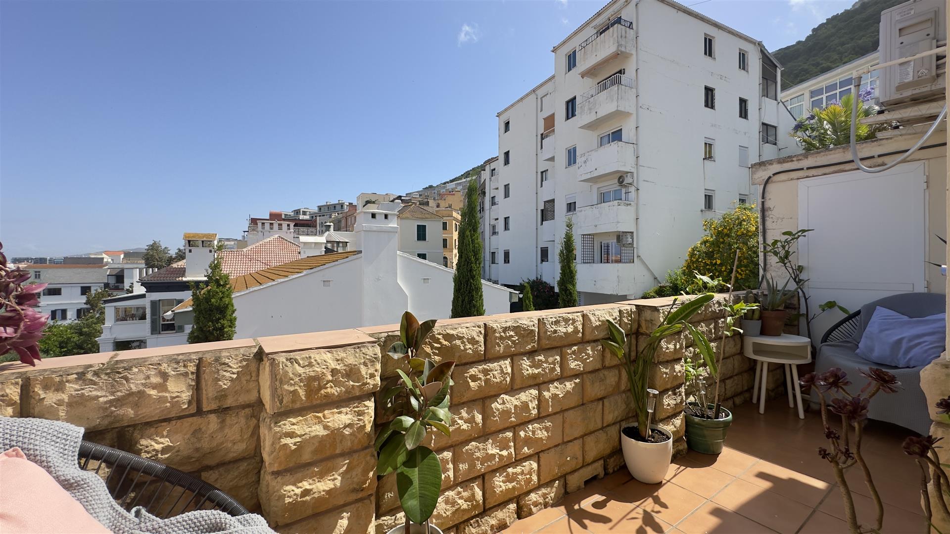 Image of House - 2 Bedrooms - 1 Bathrooms for Sale in Upper Town-Gibraltar, Image 5